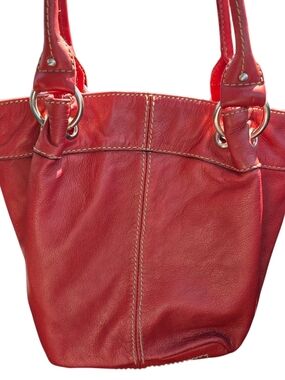 Vintage 90's Slouchy soft leather hobo bucket bag. Women's Handbag Tignanello